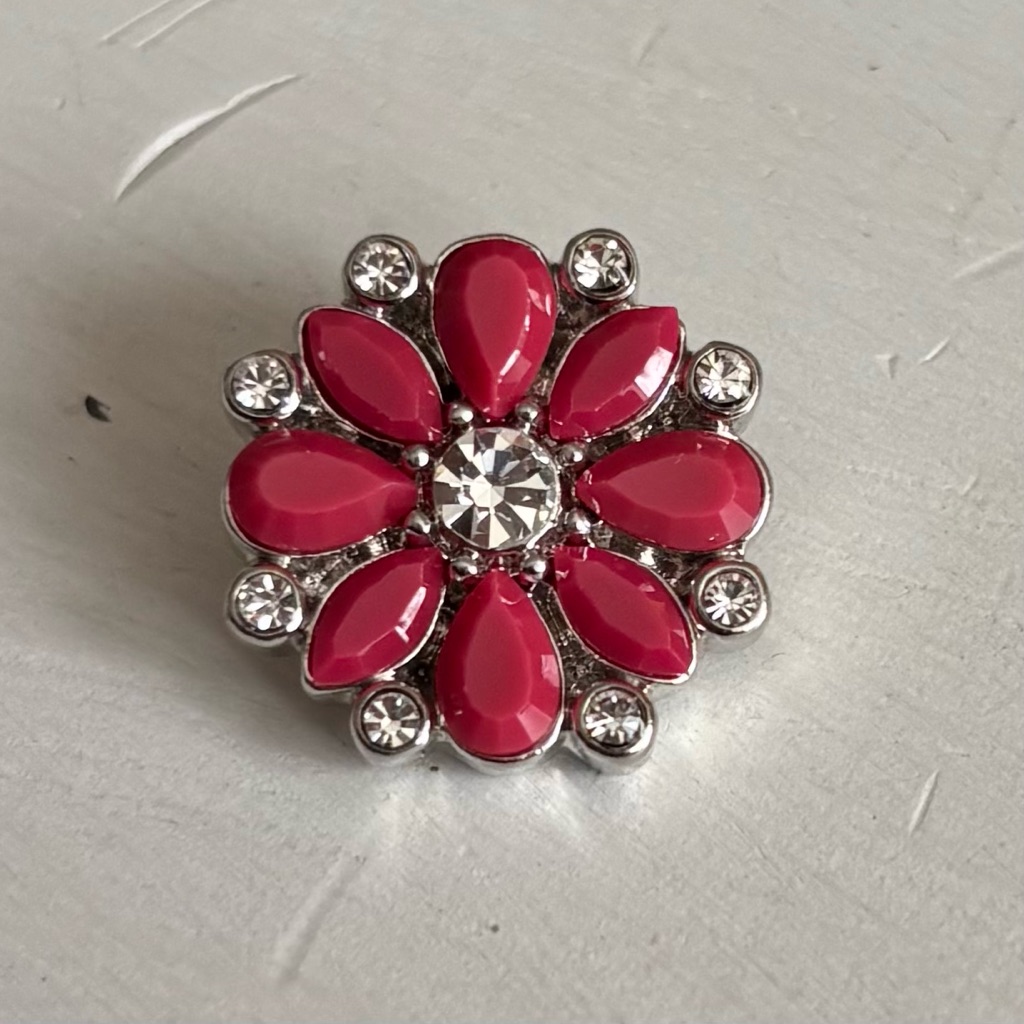 Magnolia Vine 18mm Snap 10$